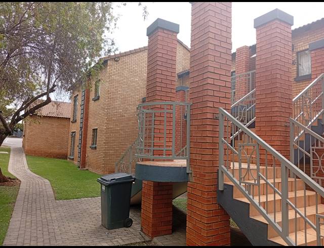 2 BEDROOM TOWNHOUSE FOR SALE IN EQUESTRIA